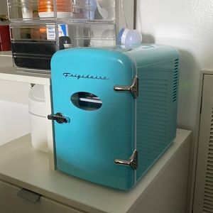 Fridgidaire makeup fridge